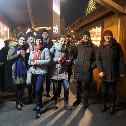 2019 Mit StipendiatInnen auf dem Christkindlmarkt in Wien